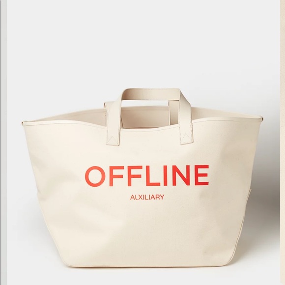 Aritzia Handbags - NWOT Auxiliary Bag